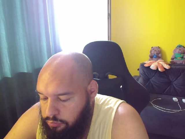 GuesssWho24 live webcam show