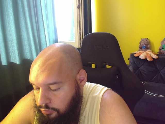 GuesssWho24 live webcam show