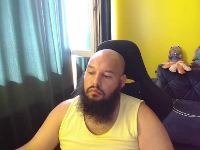 GuesssWho24 live webcam show