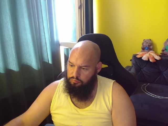 GuesssWho24 live webcam show
