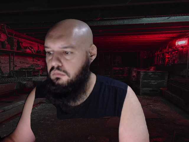GuesssWho24 — live male cam