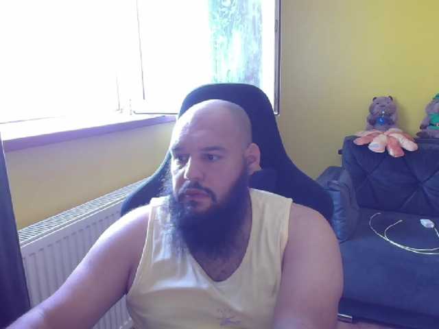 GuesssWho24 live webcam show