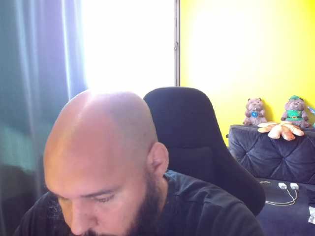 GuesssWho24 live cam on BongaCams