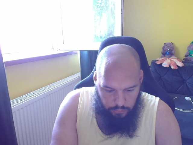 GuesssWho24 live webcam show