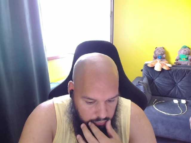 Guessswho24, 24 y/o - Live Cam on BongaCams