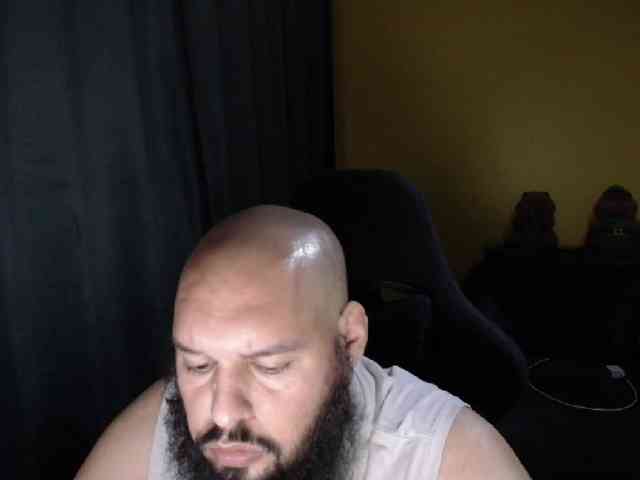guessswho24 Live Webcam on BongaCams