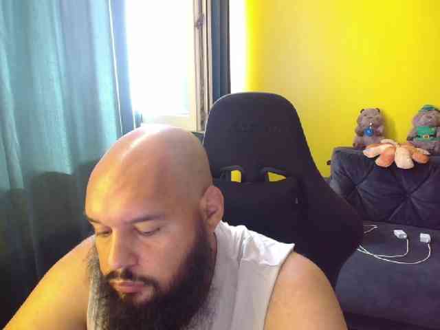 guessswho24 Live Webcam on BongaCams