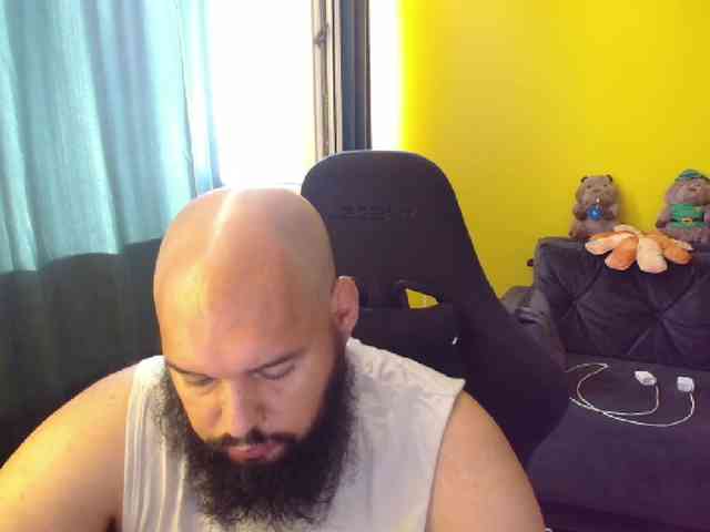 guessswho24 Live Webcam on BongaCams