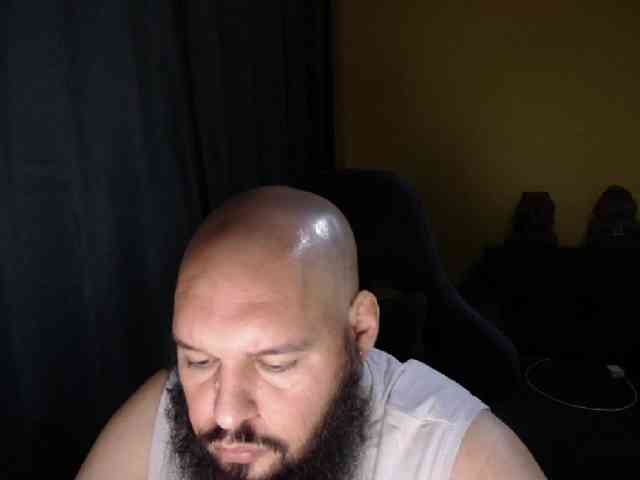 guessswho24 Live Webcam on BongaCams