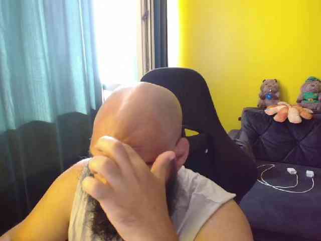 guessswho24 Live Webcam on BongaCams