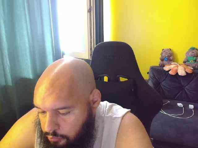 guessswho24 Live Webcam on BongaCams