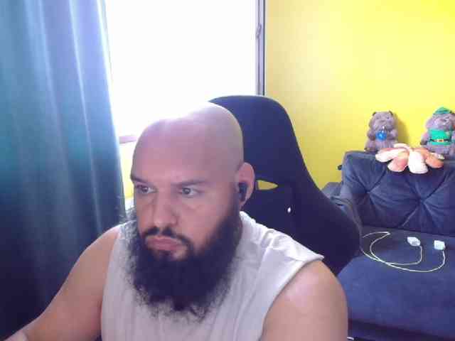 guessswho24 Live Webcam on BongaCams
