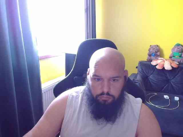 guessswho24 Live Webcam on BongaCams