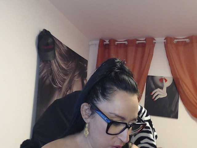 anaiza live cam on BongaCams