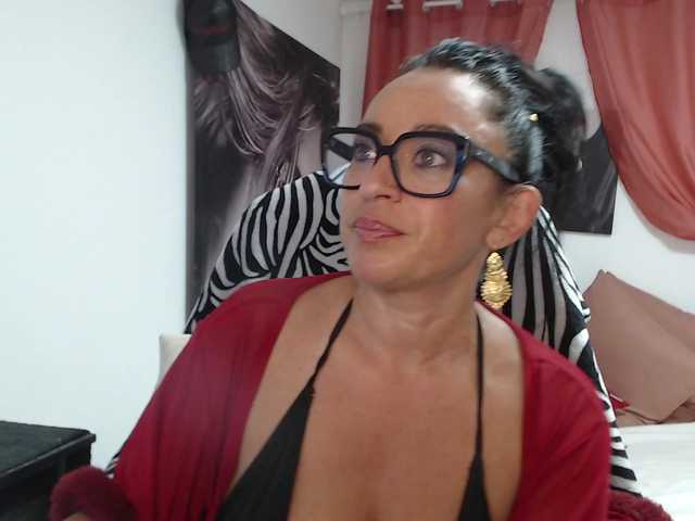 anaiza live cam on BongaCams