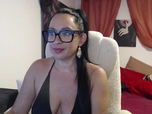 anaiza live cam on BongaCams