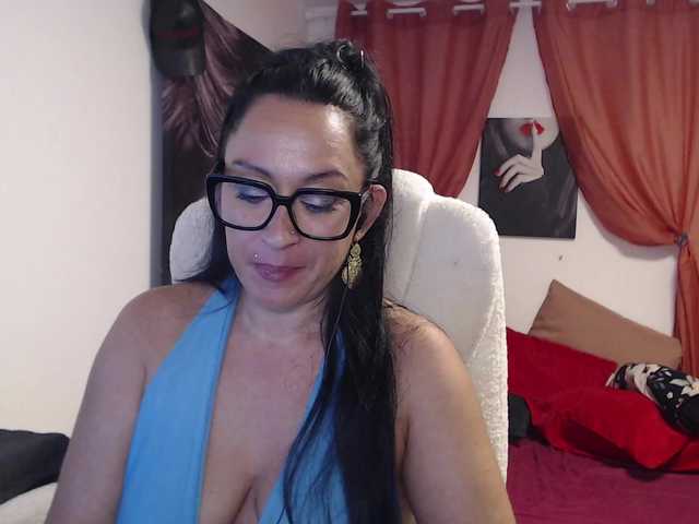 anaiza live cam on BongaCams