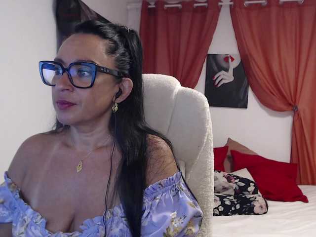 anaiza live cam on BongaCams