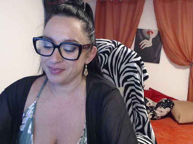 anaiza live cam on BongaCams