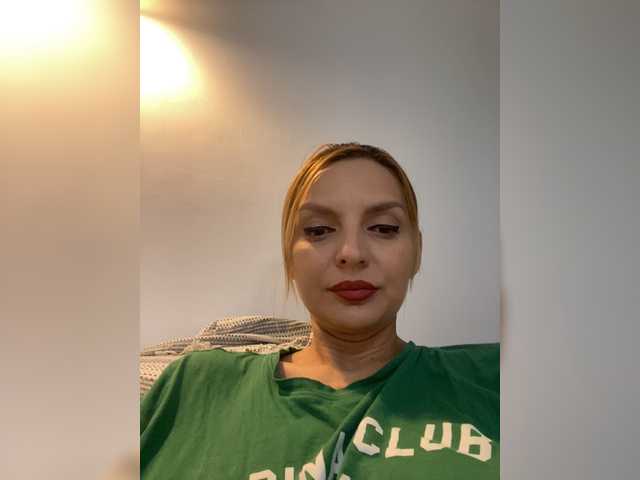AmelieX69 live webcam show