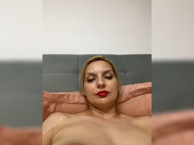 ameliex69 live cam on BongaCams