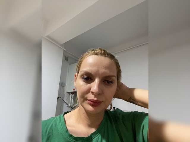 le modèle AmelieX69 est en webcam porno dans un show sur le site bongacams, il possède les tags suivants: White/Caucasian,Blonde,Shaved
