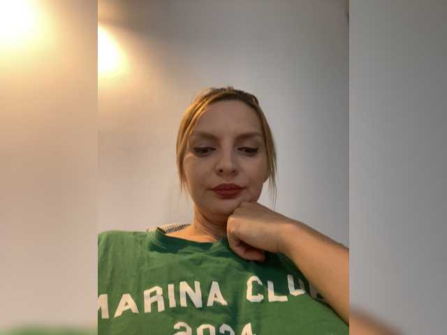 AmelieX69 live webcam show