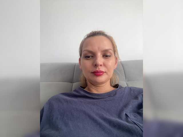 AmelieX69 live webcam show