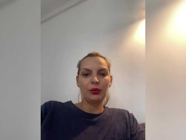 AmelieX69 live webcam show