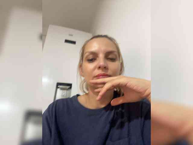 AmelieX69 webcam