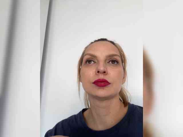 AmelieX69 webcam