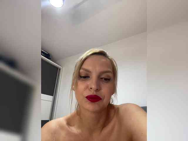 AmelieX69 webcam