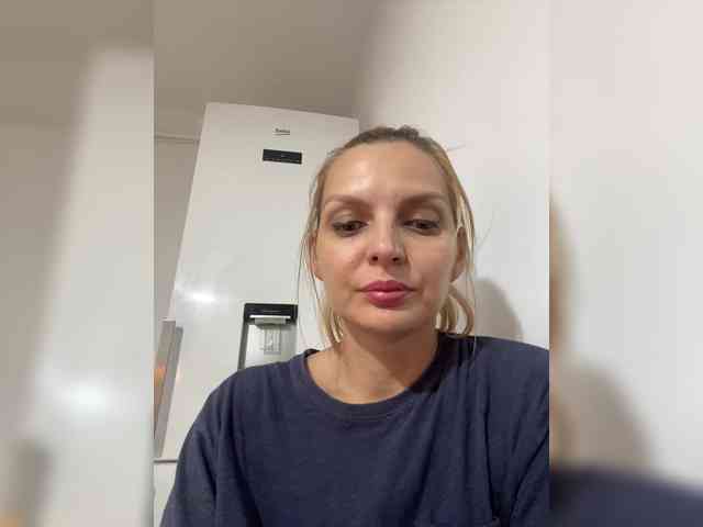 AmelieX69 webcam