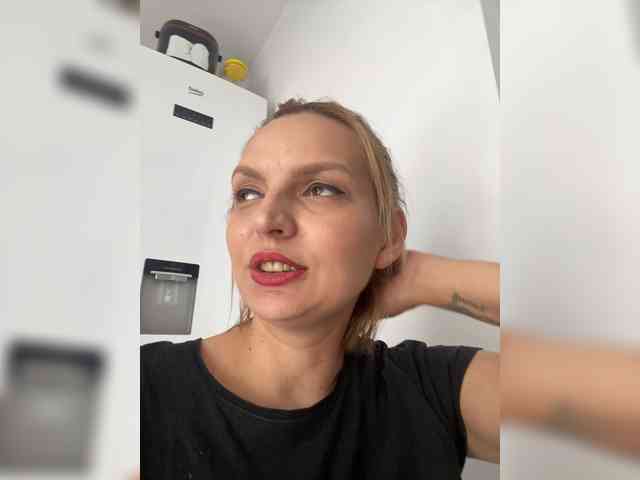 AmelieX69 webcam
