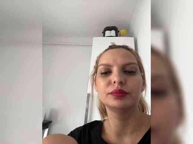 AmelieX69 webcam