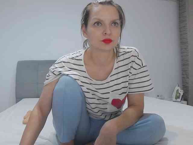 AmelieX69 webcam