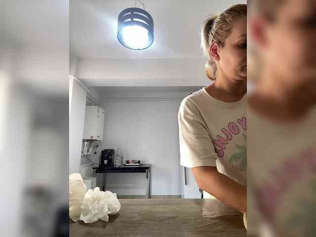 AmelieX69 webcam