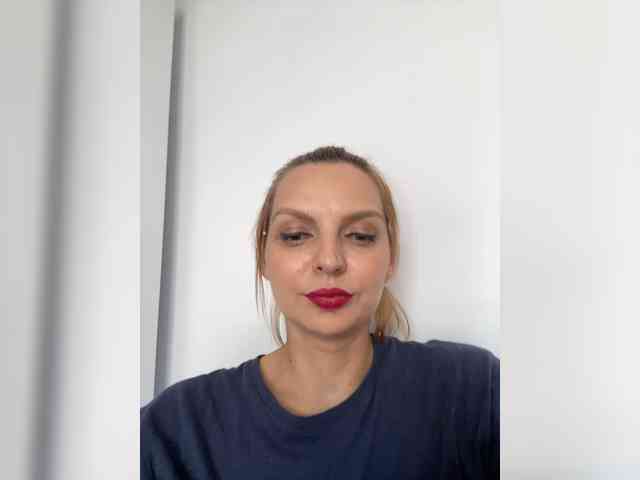 AmelieX69 webcam