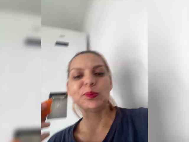 AmelieX69 webcam