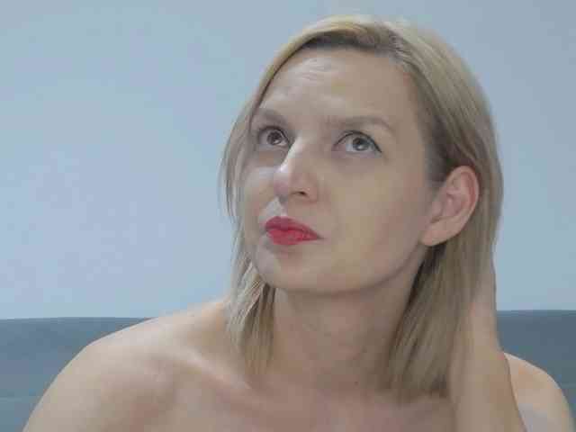 AmelieX69 webcam