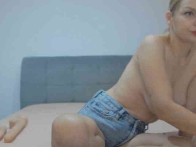 AmelieX69 webcam