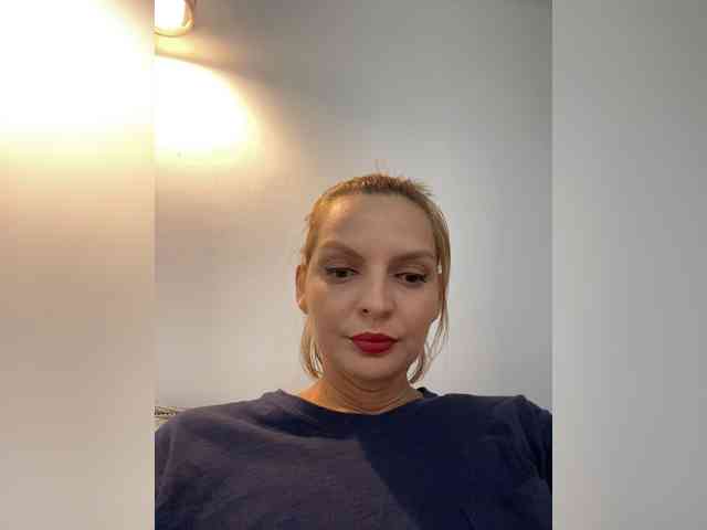 AmelieX69 webcam