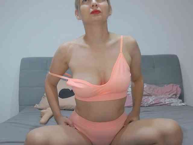 AmelieX69 webcam