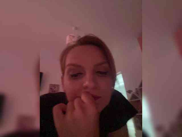 AmelieX69 webcam
