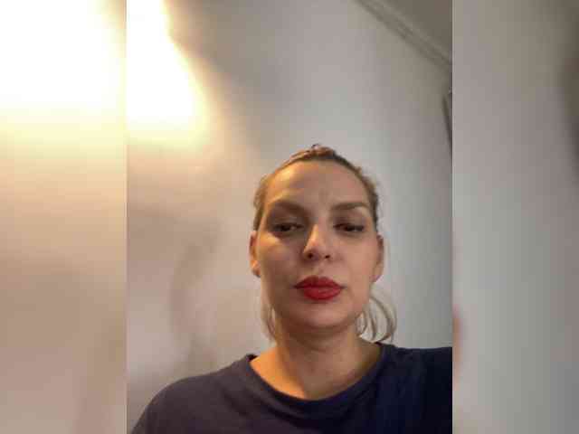 AmelieX69 webcam