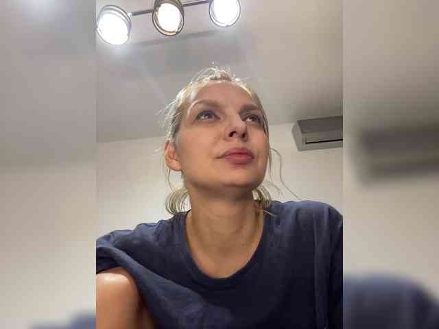 AmelieX69 webcam
