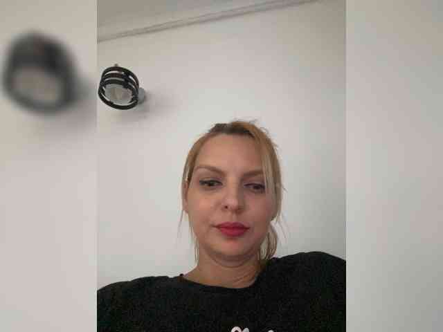 AmelieX69 webcam
