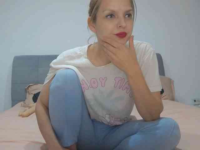 AmelieX69 webcam