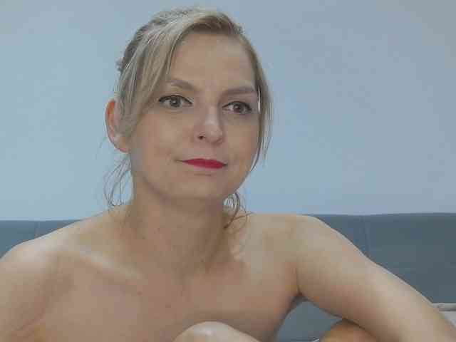 AmelieX69 webcam