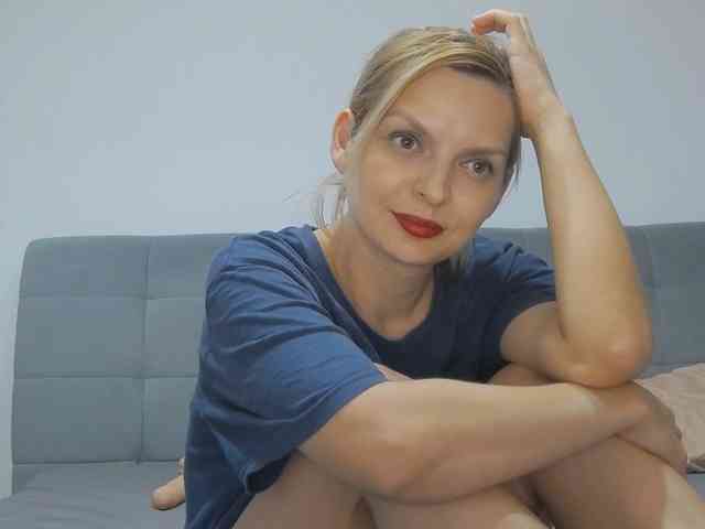AmelieX69 webcam